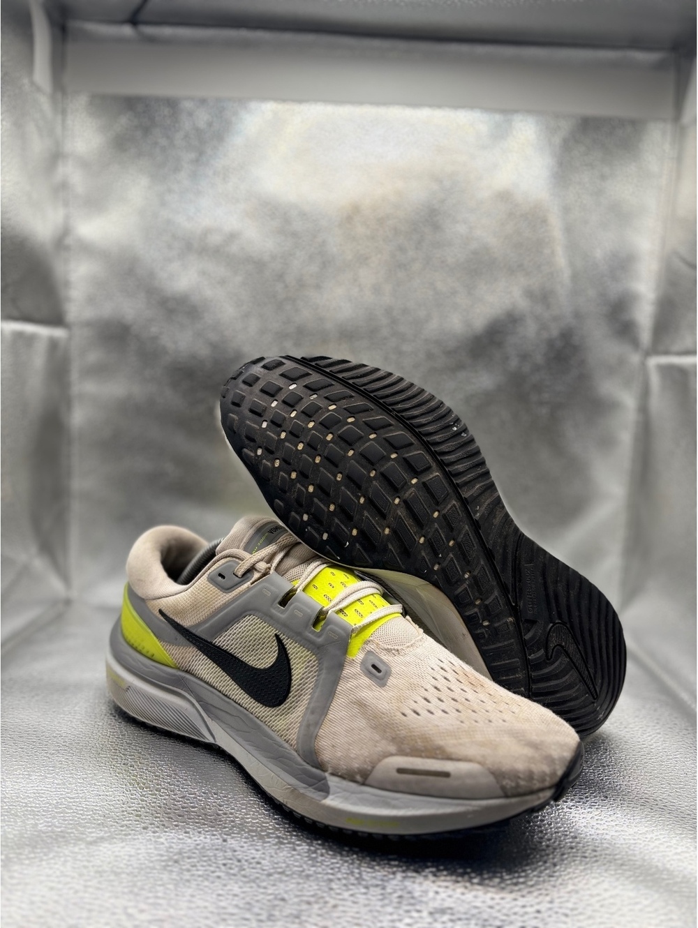 Nike air Zoom Vomero 16 white volt
